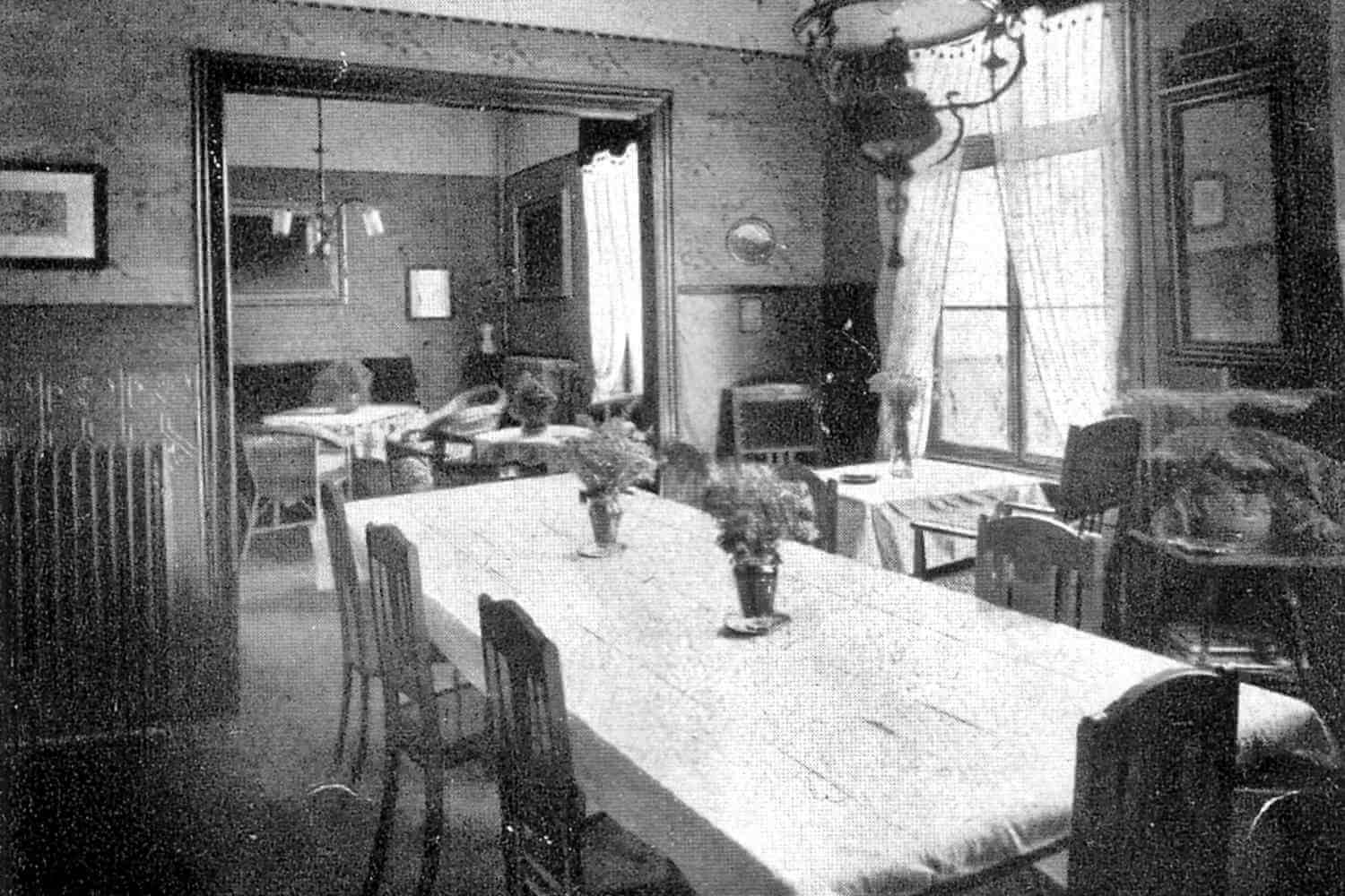 Aufnahme des damaligen Restaurants im Hotel Diedrich um das Jahr 1900