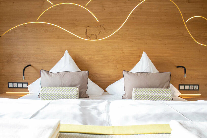 Bett im Doppelzimmer "Stammhaus Premium Plus Straßenseite" im DIEDRICH Wellnesshotel & SPA, Sauerland
