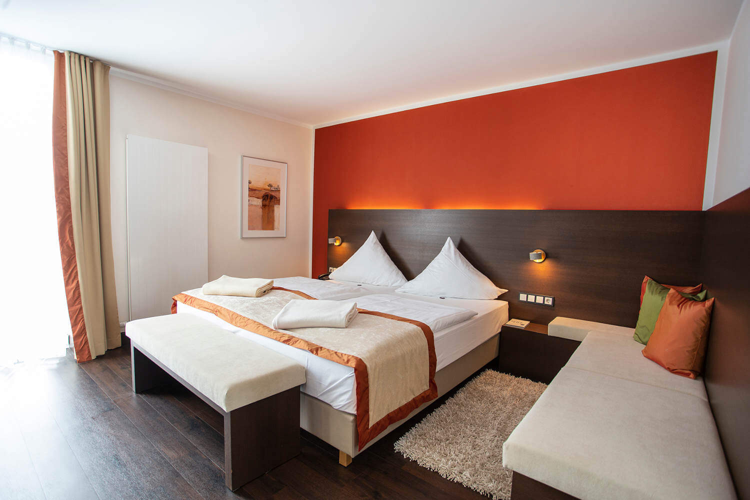 Bett in der "Panorama-Suite 131 Talseite" im DIEDRICH Wellnesshotel & SPA, Hallenberg in NRW