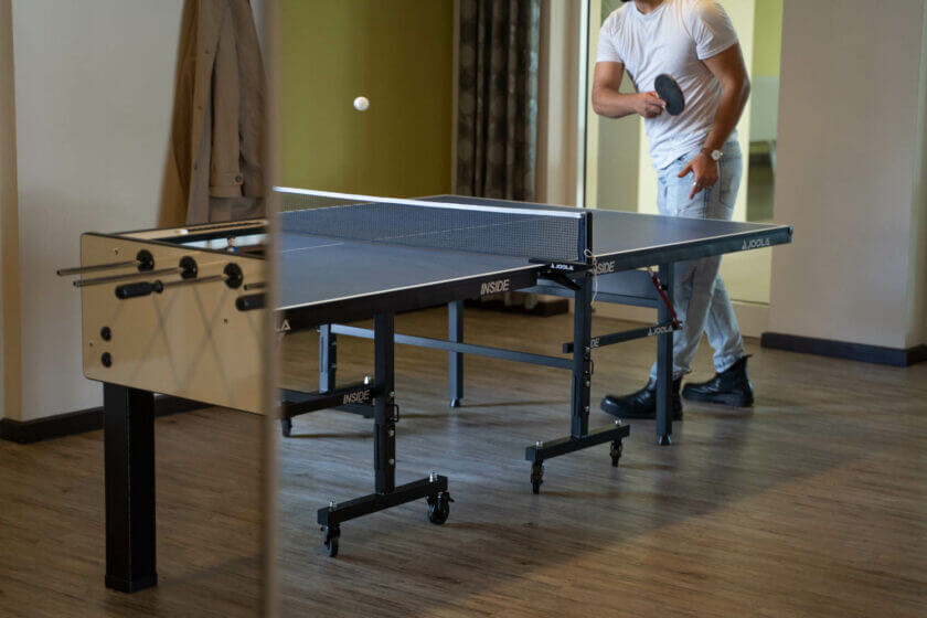 Tischtennisplatte im Freizeitraum des Hotel Diedrichs